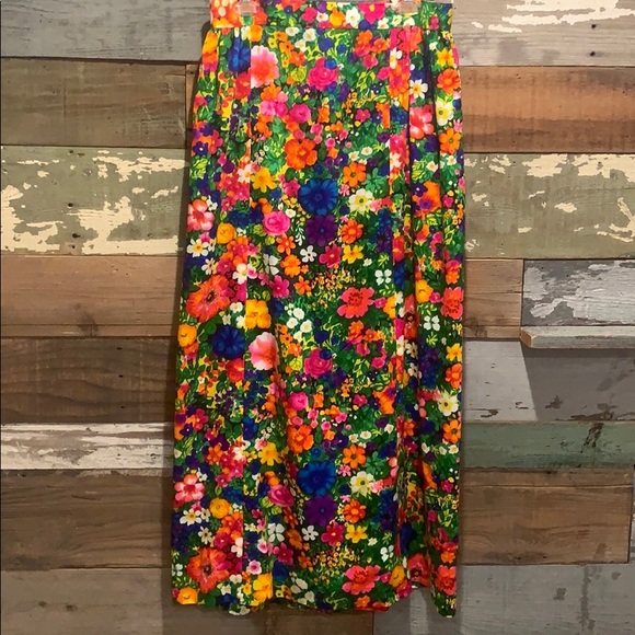 That 70’s vibe “Totally Vintage Maxi Skirt” - Picture 3 of 10